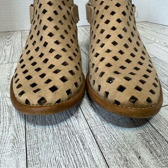 Musse & Cloud- Caila Tan Perforated Leather Ankle Boots- Sz. 38/7.5 - Picture 6 of 14